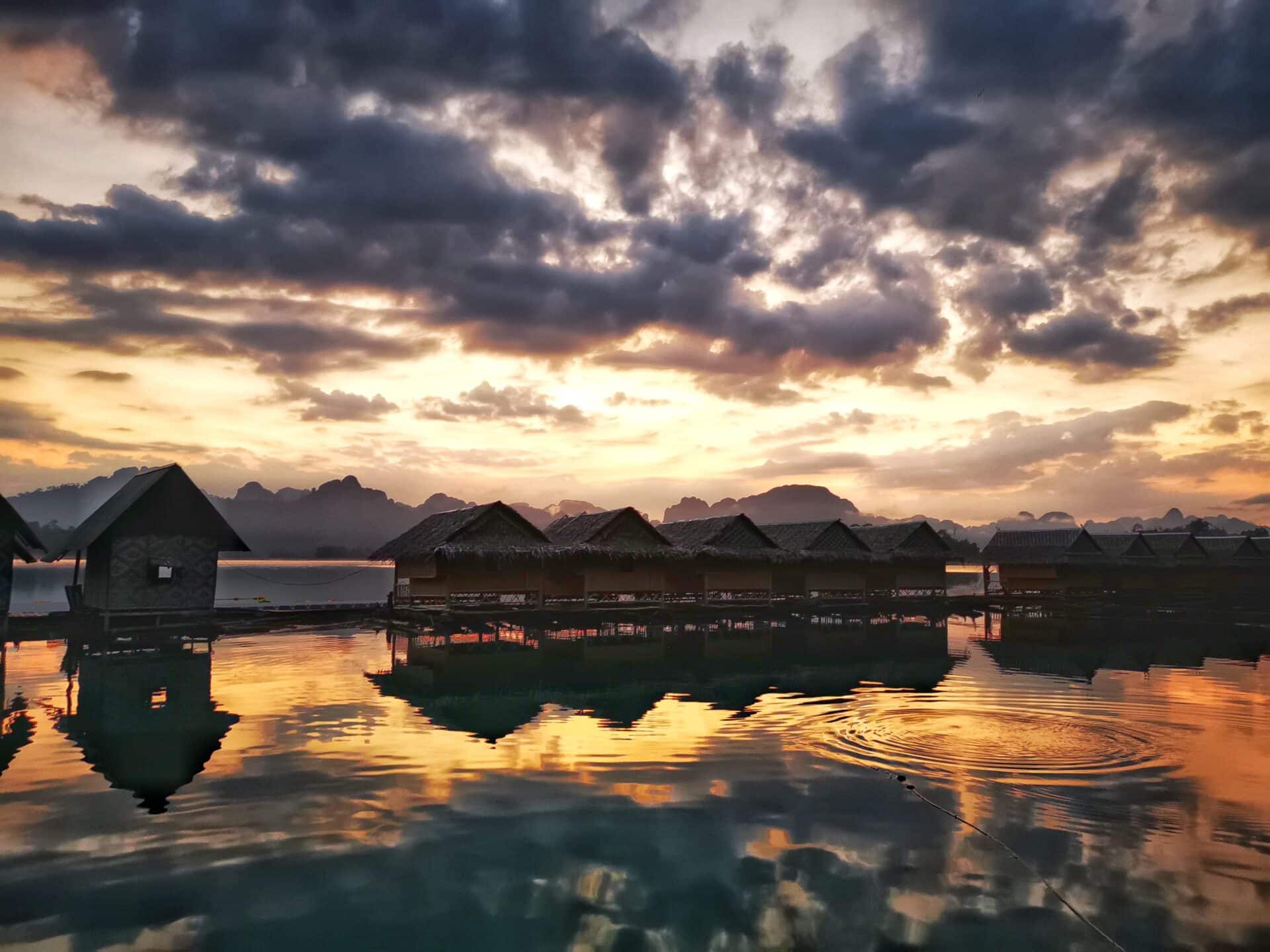 domki na wodzie Khao Sok