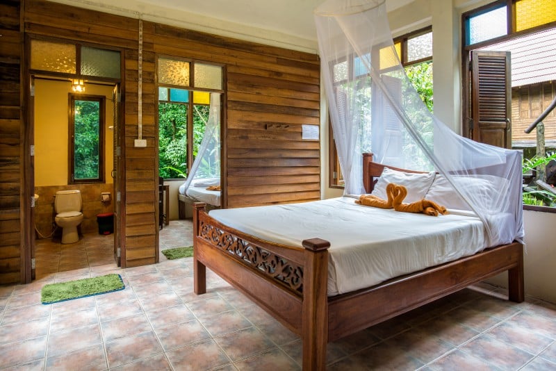 domek z widokiem na rzekę Khao Sok